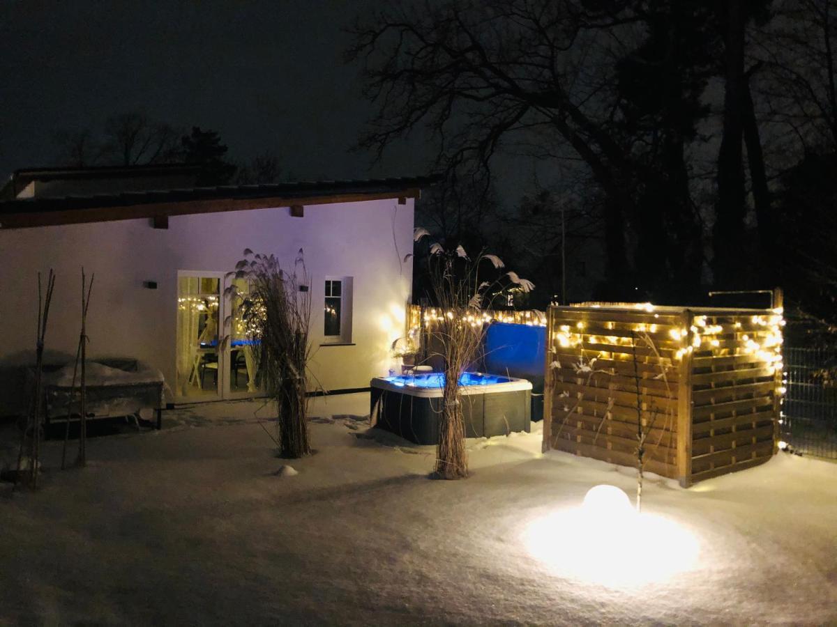 Gartenloft Mit Outdoor Whirlpool Und Garten Petershagen-Eggersdorf Luaran gambar