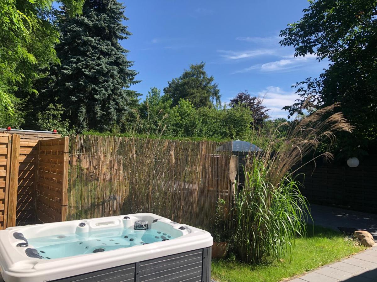 Gartenloft Mit Outdoor Whirlpool Und Garten Petershagen-Eggersdorf Luaran gambar